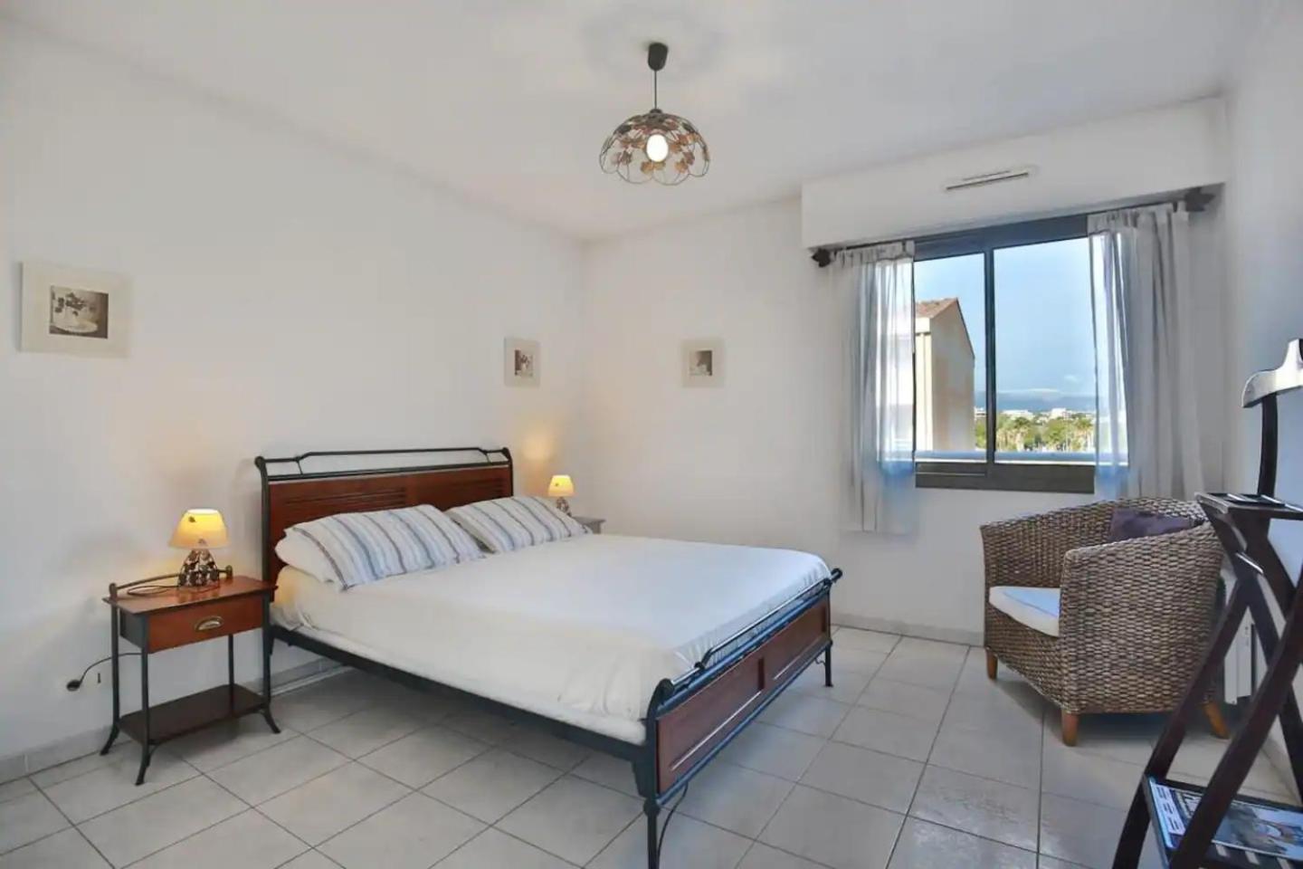 Charming Two-Bedroom Apartment With Balcony And Garage By The Marina Antibes Luaran gambar
