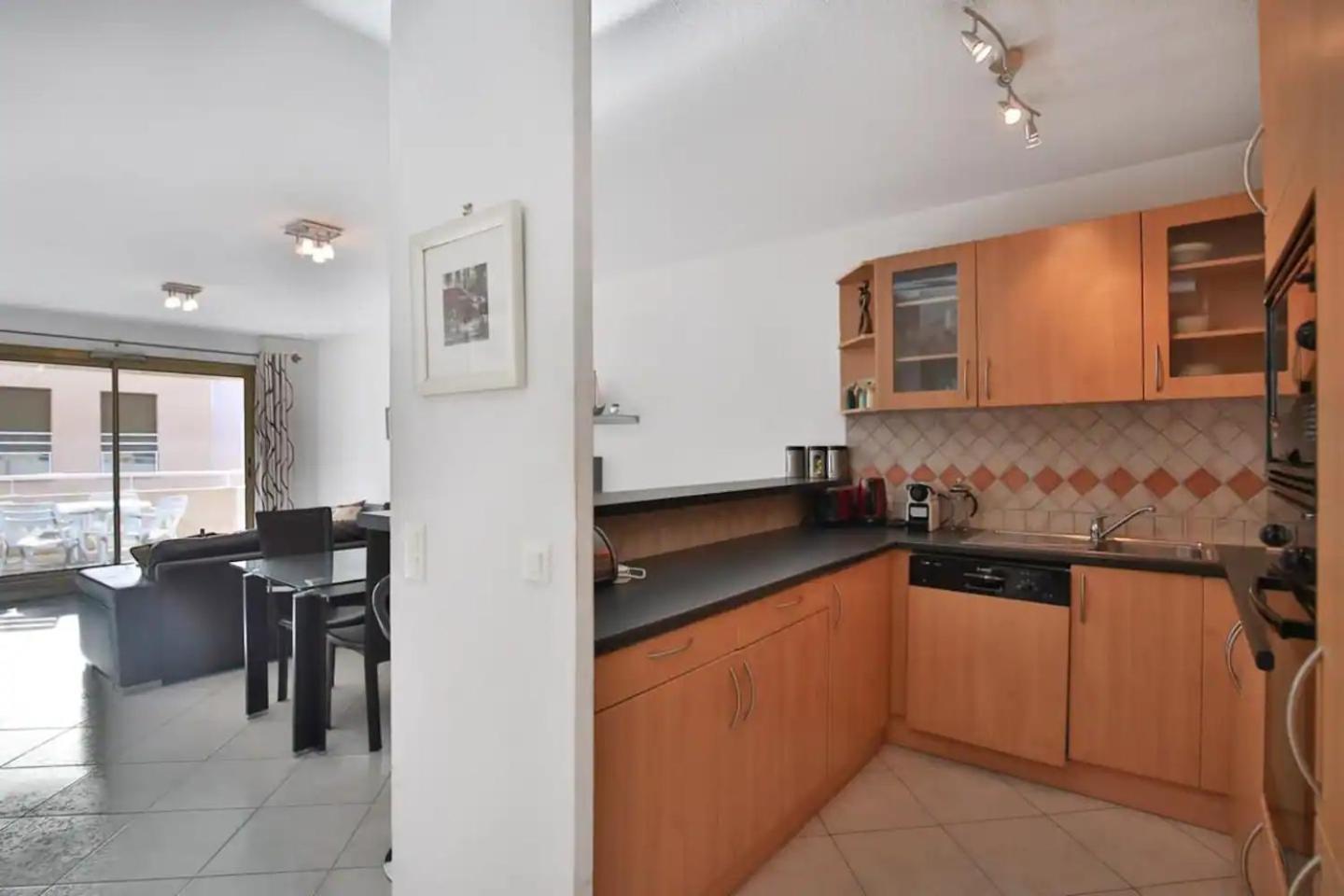 Charming Two-Bedroom Apartment With Balcony And Garage By The Marina Antibes Luaran gambar