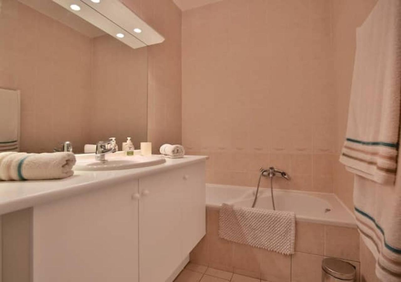 Charming Two-Bedroom Apartment With Balcony And Garage By The Marina Antibes Luaran gambar